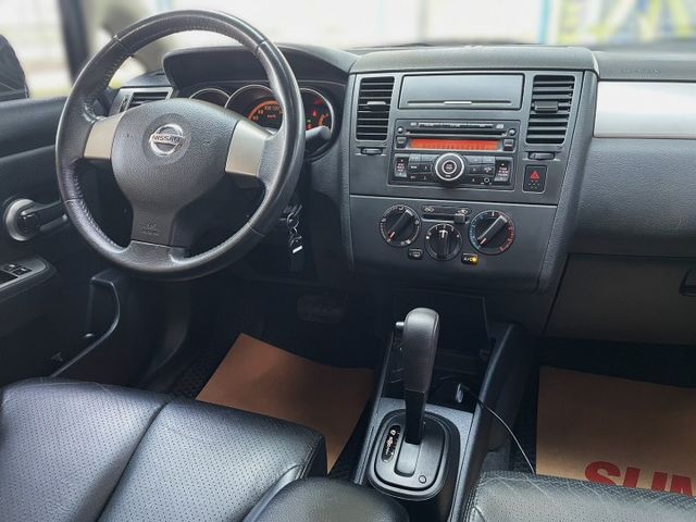 里程僅『3萬』全台最低里程最美車況~ 一手車 原廠保養 黑內裝 雙安 車況內外如新~買到賺到!  第8張相片