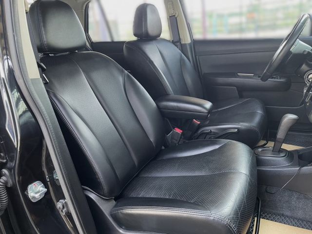 里程僅『3萬』全台最低里程最美車況~ 一手車 原廠保養 黑內裝 雙安 車況內外如新~買到賺到!  第10張相片