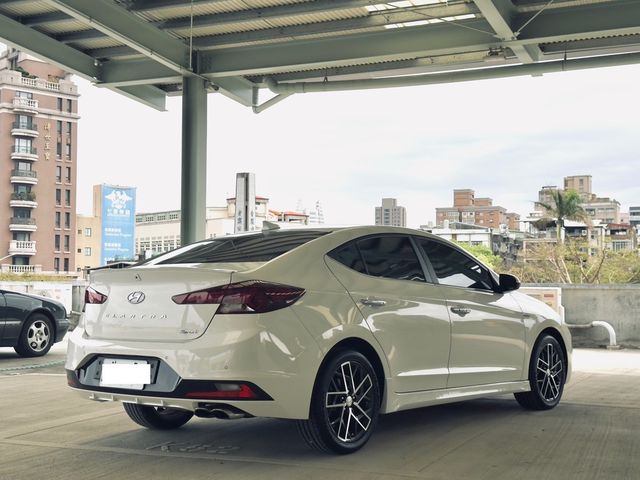 HYUNDAI現代 ELANTRA  第3張相片