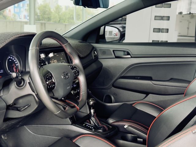 HYUNDAI現代 ELANTRA  第5張相片