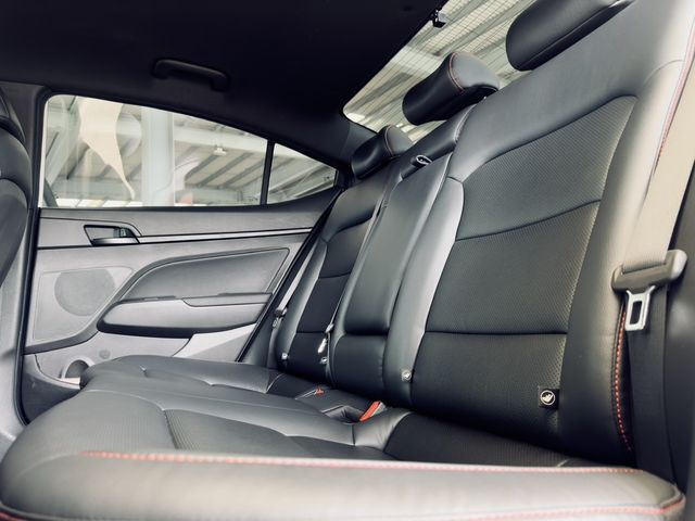 HYUNDAI現代 ELANTRA  第13張相片