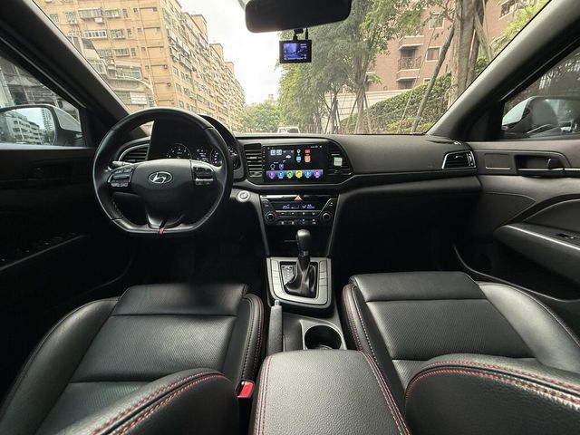 HYUNDAI現代 ELANTRA  第5張相片