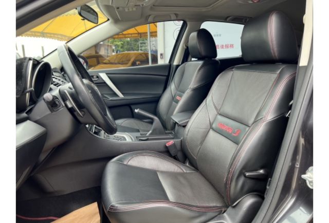 Mazda MAZDA3  第3張相片