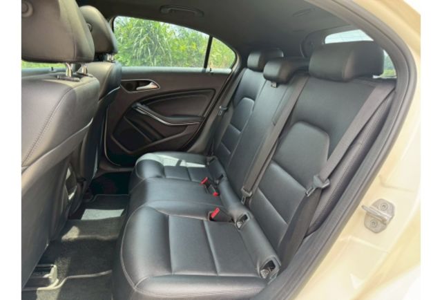 Benz A200  第8張相片