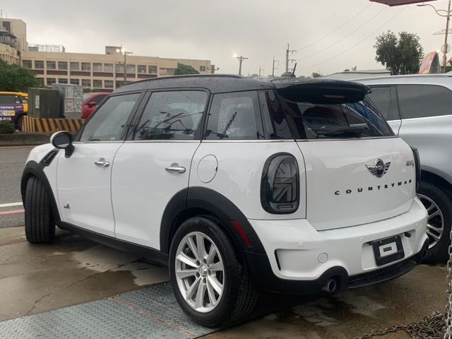 最高規格R60S 全景/HK/全新安卓/國旗尾燈/里程不多  第2張相片