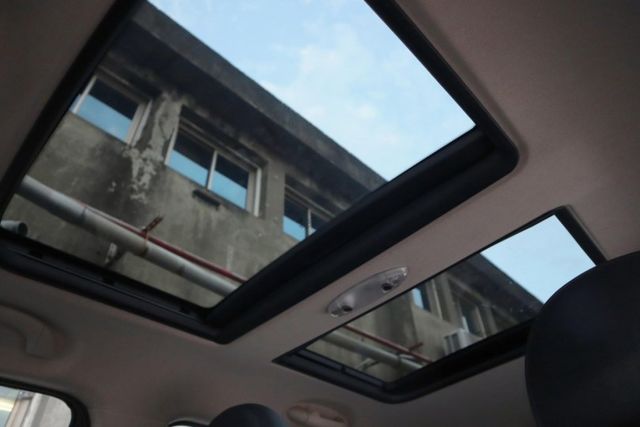 最高規格R60S 全景/HK/全新安卓/國旗尾燈/里程不多  第7張相片