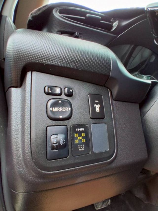 絕版七人座/原鈑件/無菸一手車/可全貸  第10張相片