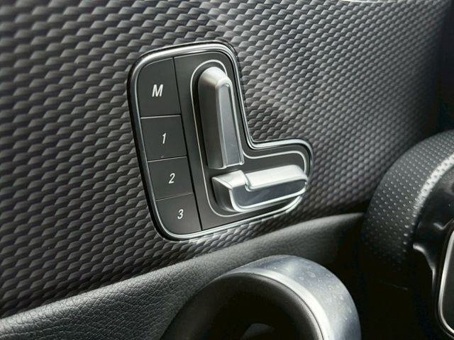 僅跑七萬 原鈑件 無菸一手女用車  第7張相片