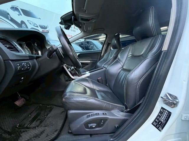 新款T4 1.6標配盲點/自動頭燈/同級房車最安全  第3張相片