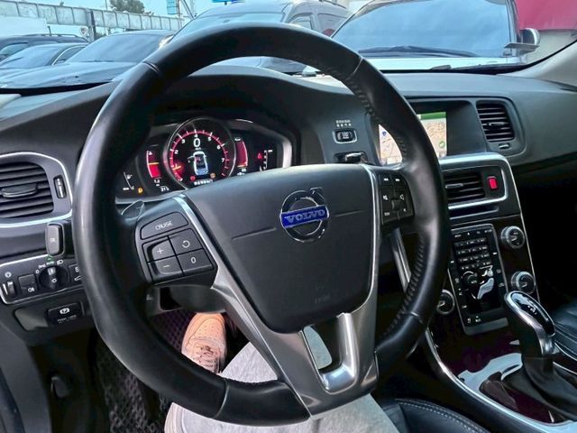 新款T4 1.6標配盲點/自動頭燈/同級房車最安全  第7張相片