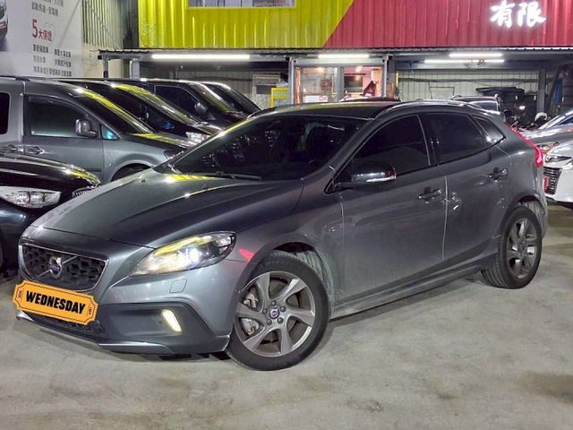 16年式/原鈑件/柴油D4/免鑰匙啟動/盲點/導航  第1張相片