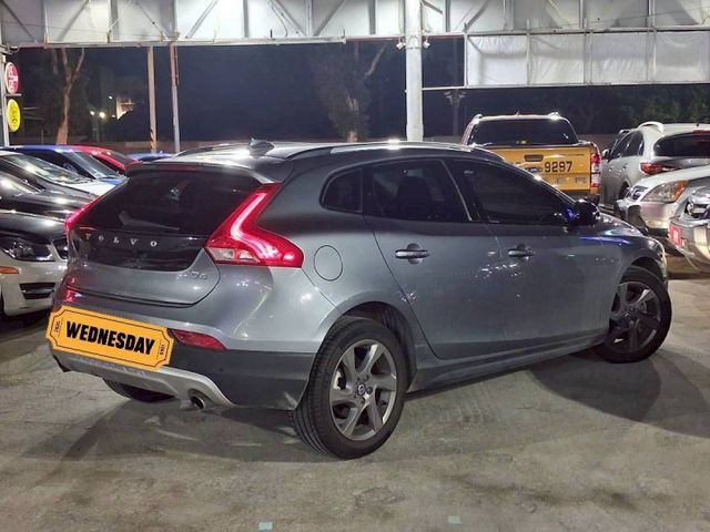 16年式/原鈑件/柴油D4/免鑰匙啟動/盲點/導航  第2張相片