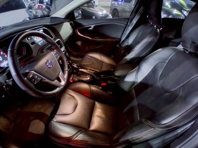 16年式/原鈑件/柴油D4/免鑰匙啟動/盲點/導航  第3張相片