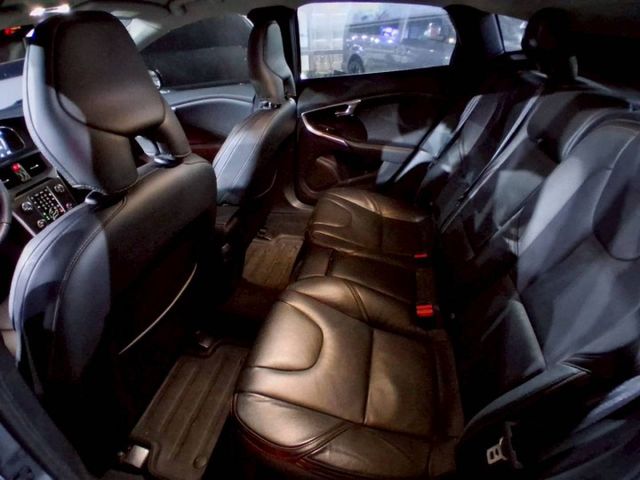 16年式/原鈑件/柴油D4/免鑰匙啟動/盲點/導航  第4張相片