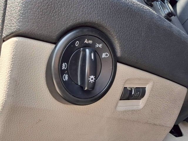 高階204p自排長軸2/2/2/3四排椅 認證車  第7張相片