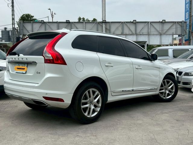 D4豪華休旅 低里程僅跑13 認證無菸一手車  第2張相片