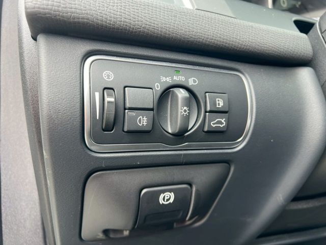 D4豪華休旅 低里程僅跑13 認證無菸一手車  第6張相片