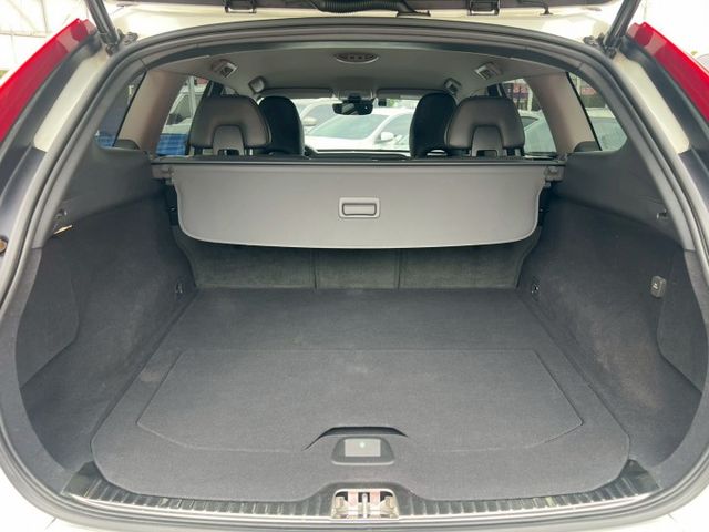 D4豪華休旅 低里程僅跑13 認證無菸一手車  第11張相片