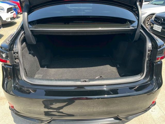 認證F-SPORT/大電池剛換有工單/貫穿式尾燈  第4張相片