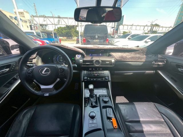 認證F-SPORT/大電池剛換有工單/貫穿式尾燈  第5張相片