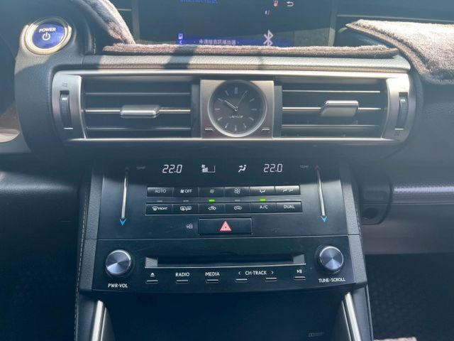 認證F-SPORT/大電池剛換有工單/貫穿式尾燈  第9張相片