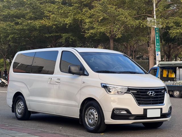 HYUNDAI現代 STAREX  第1張相片