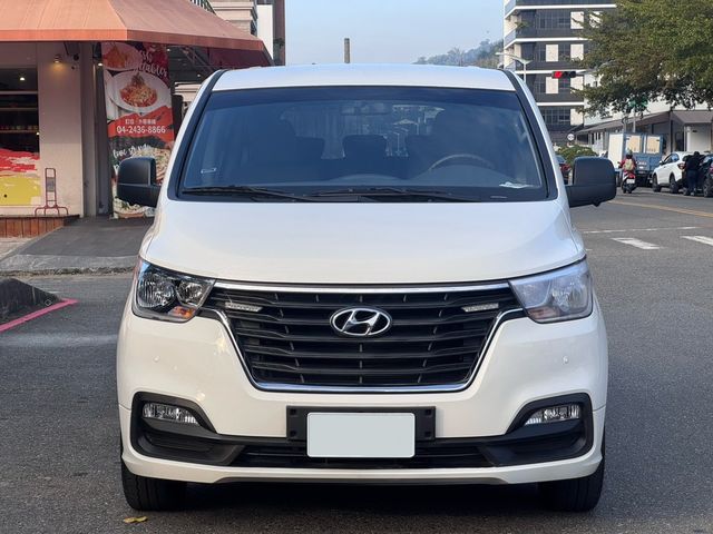 HYUNDAI現代 STAREX  第2張相片