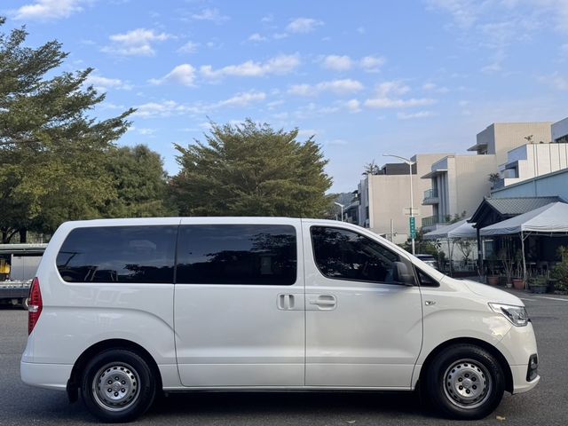 HYUNDAI現代 STAREX  第3張相片