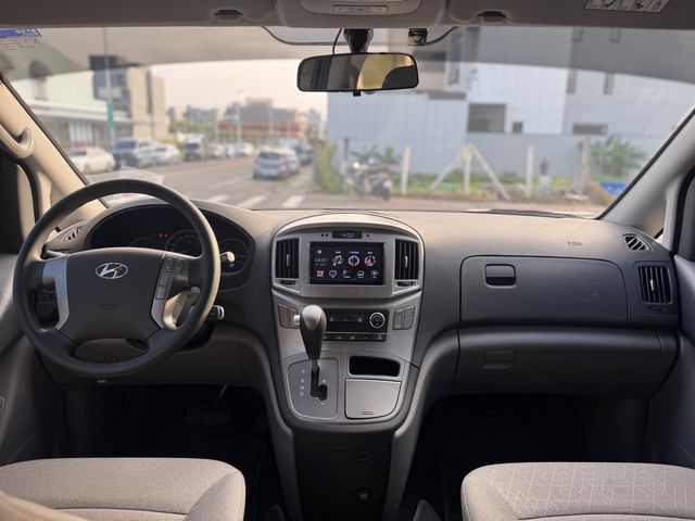 HYUNDAI現代 STAREX  第5張相片