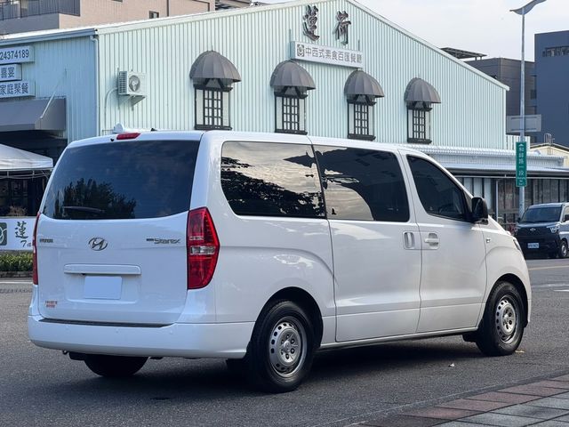 HYUNDAI現代 STAREX  第18張相片