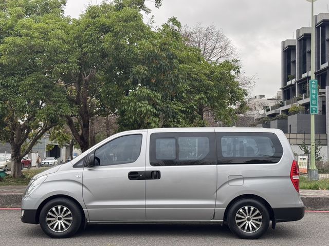 HYUNDAI現代 STAREX  第7張相片