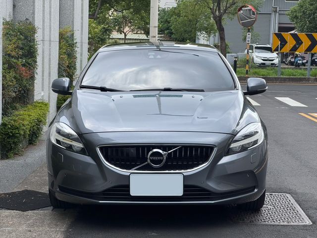 VOLVO富豪 V40  第2張相片