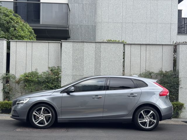 VOLVO富豪 V40  第3張相片