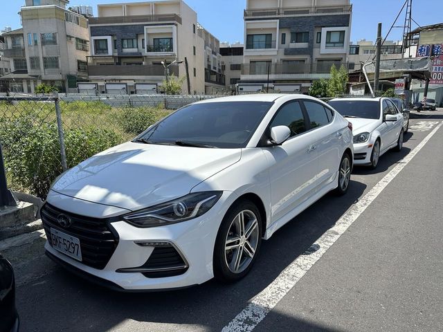 HYUNDAI現代 ELANTRA  第1張相片