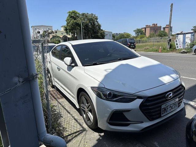 HYUNDAI現代 ELANTRA  第2張相片