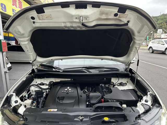 MITSUBISHI三菱 OUTLANDER  第6張相片