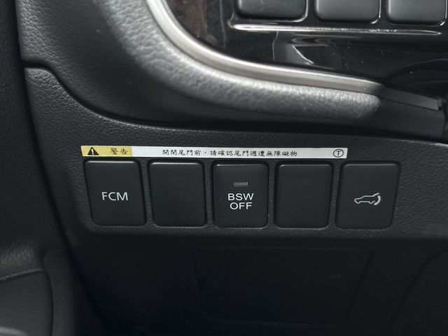 MITSUBISHI三菱 OUTLANDER  第11張相片