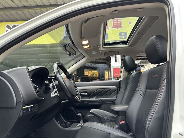 MITSUBISHI三菱 OUTLANDER  第13張相片