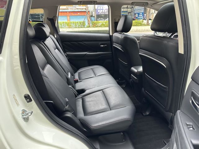 MITSUBISHI三菱 OUTLANDER  第16張相片
