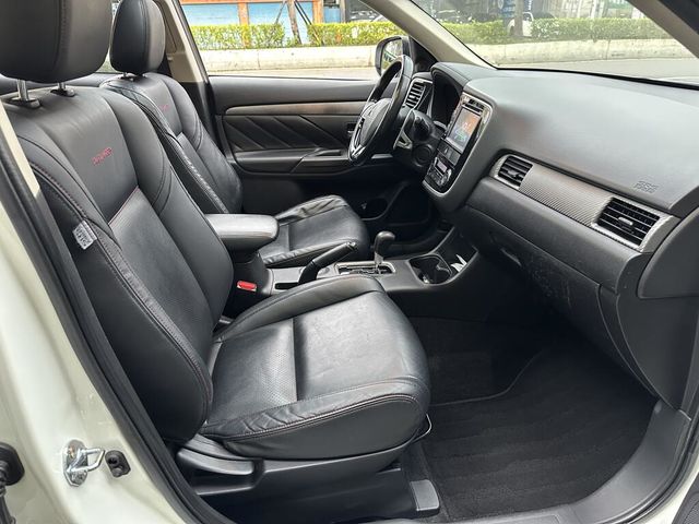 MITSUBISHI三菱 OUTLANDER  第17張相片