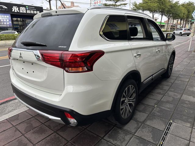 MITSUBISHI三菱 OUTLANDER  第19張相片