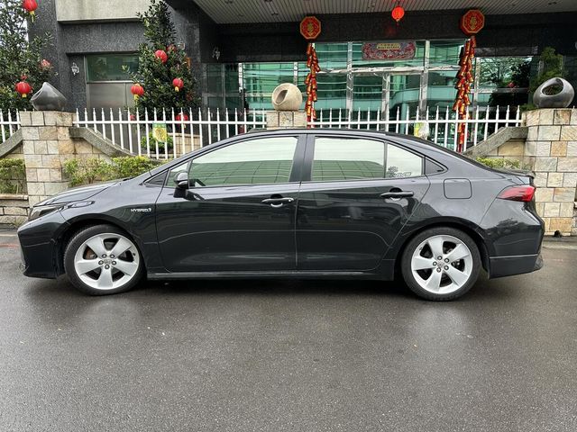 TOYOTA豐田 COROLLA ALTIS HYBRID  第19張相片