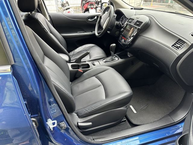 NISSAN日產 TIIDA  第17張相片