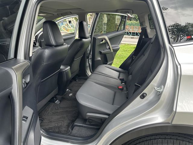 TOYOTA豐田 RAV4  第8張相片