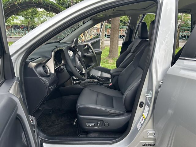 TOYOTA豐田 RAV4  第9張相片