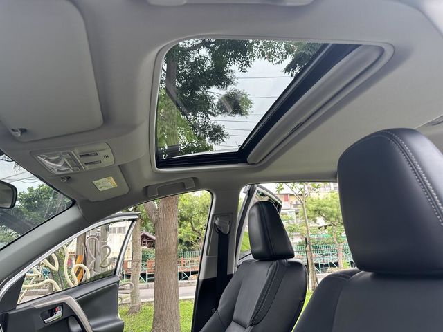 TOYOTA豐田 RAV4  第10張相片