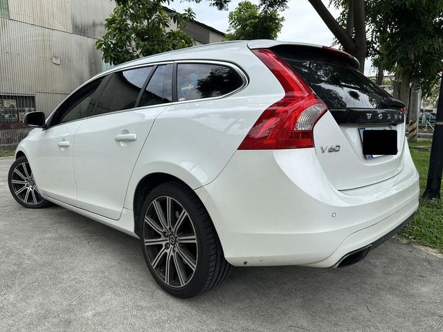 VOLVO富豪 V60  第2張相片