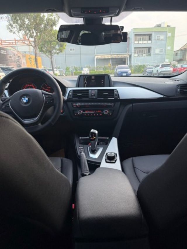 318 柴油 / 女用一手車 / 總代理 / 原廠保養  第6張相片