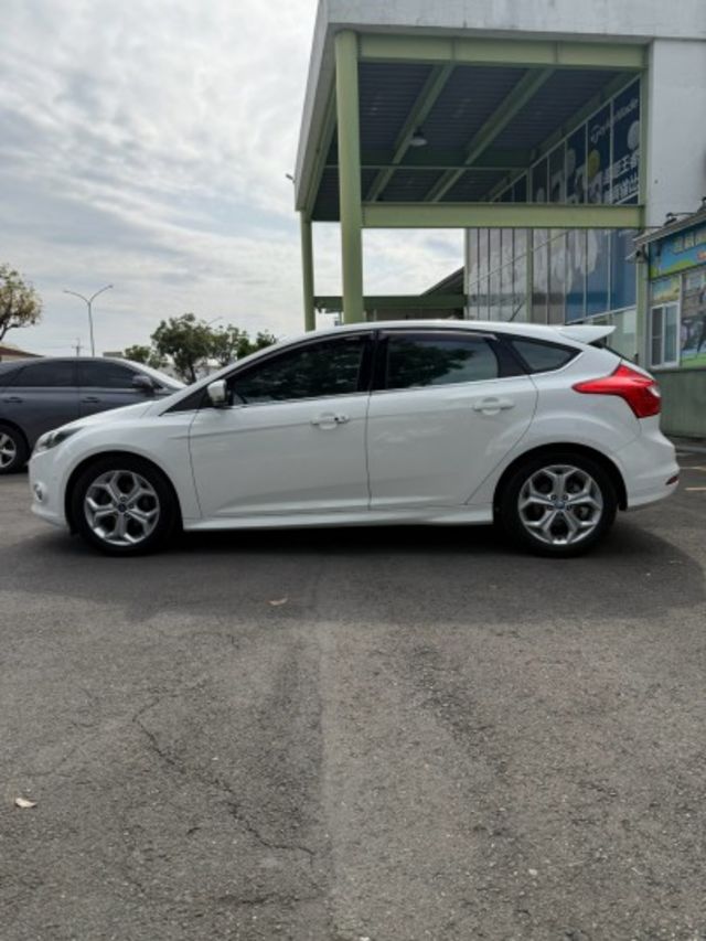 2.0柴油 / 一手車 / 自動停車 / 盲點偵測  第3張相片