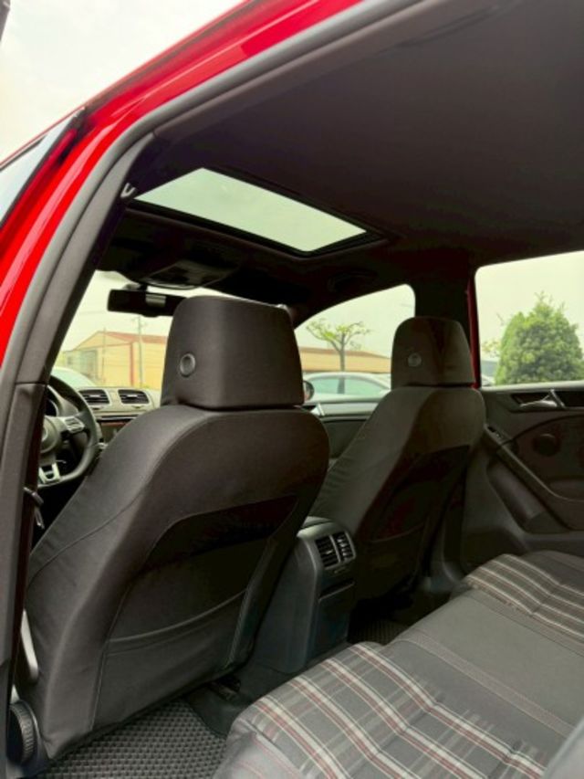 女用一手車 / 原廠保養 / 全台最低里程  第8張相片